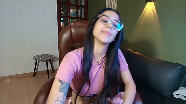 Snapshot of DanielaMonroe chatting on 11/04/25, 08:30 DanielaMonroe online show from 11/04/25, 08:30