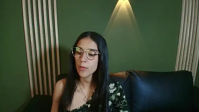 Snapshot of DanielaMonroe chatting on 11/11/25, 08:42 DanielaMonroe online show from 11/11/25, 08:42