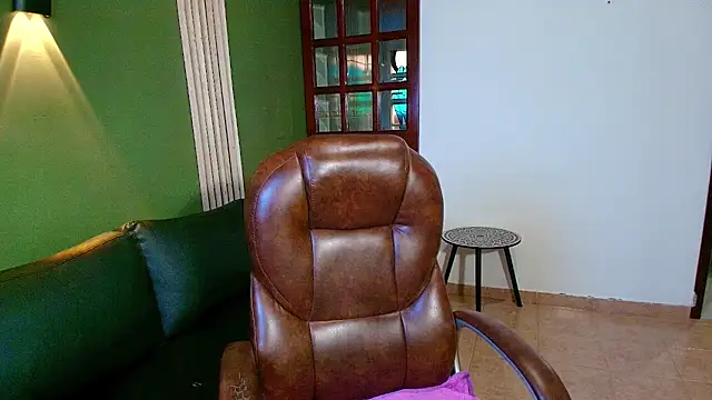 Snapshot of DanielaMonroe chatting on 11/17/25, 03:18 DanielaMonroe online show from 11/17/25, 03:18