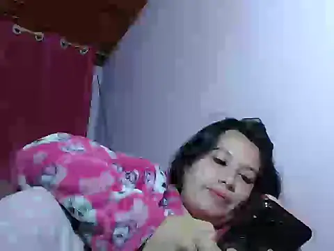 Snapshot of nina_kisslove chatting on 10/16/25, 01:39 nina kisslove online show from 10/16/25, 01:39