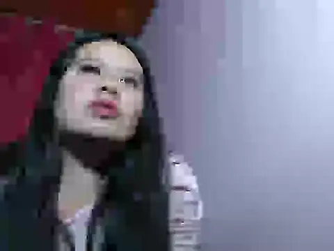 Snapshot of nina_kisslove chatting on 10/20/25, 04:51 nina kisslove online show from 10/20/25, 04:51