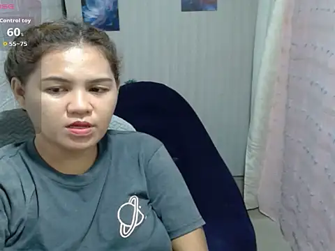 prettyxen14 online show from 10/25/25, 04:42