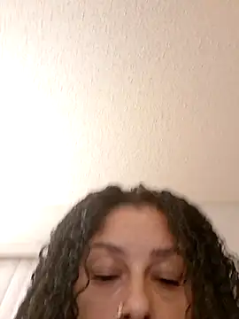 Snapshot of sweetnjuicyyy chatting on 10/02/25, 05:25 sweetnjuicyyy online show from 10/02/25, 05:25