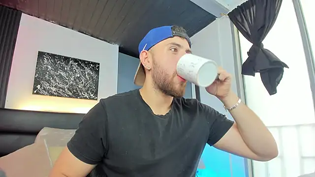 Maximo Wolff online show from 09/15/25, 08:31