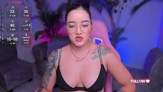 lunaarose online show from 09/09/25, 04:23