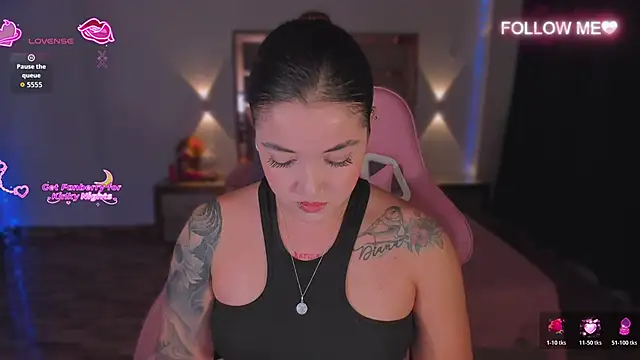 lunaarose online show from 11/21/25, 01:48