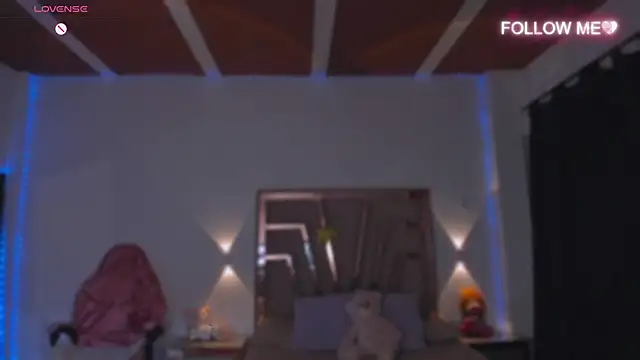 lunaarose online show from 12/01/25, 12:48