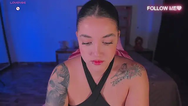 lunaarose online show from 12/02/25, 03:23