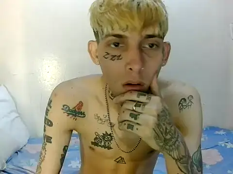 Snapshot of KinkyLatinCock chatting on 09/23/25, 02:09 KinkyLatinCock online show from 09/23/25, 02:09