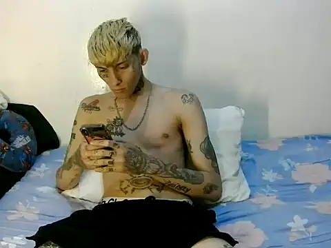 Snapshot of KinkyLatinCock chatting on 09/24/25, 11:41 KinkyLatinCock online show from 09/24/25, 11:41