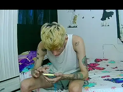 Snapshot of KinkyLatinCock chatting on 10/08/25, 10:18 KinkyLatinCock online show from 10/08/25, 10:18