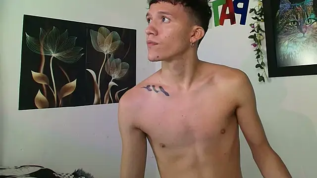 Snapshot of Patrick_phoenix chatting on 10/06/25, 04:32 Patrick phoenix online show from 10/06/25, 04:32