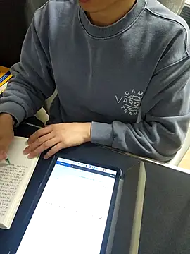 Snapshot of K_istp chatting on 11/17/25, 05:24 K istp online show from 11/17/25, 05:24