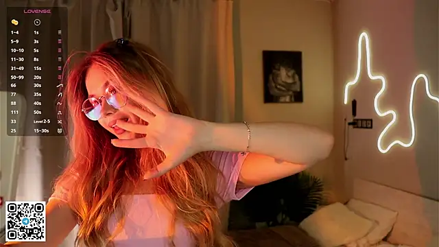 BeatrixCharton online show from 10/18/25, 06:08