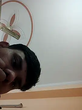 Snapshot of yr_Alex chatting on 12/18/25, 07:47 yr Alex online show from 12/18/25, 07:47