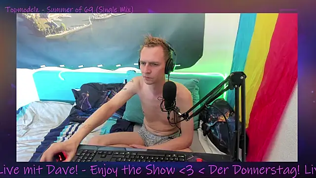 Snapshot of DaveLindau chatting on 09/18/25, 02:52 DaveLindau online show from 09/18/25, 02:52