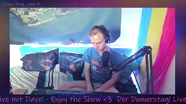 Snapshot of DaveLindau chatting on 09/25/25, 04:11 DaveLindau online show from 09/25/25, 04:11