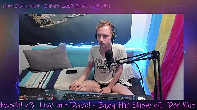 Snapshot of DaveLindau chatting on 10/22/25, 05:24 DaveLindau online show from 10/22/25, 05:24