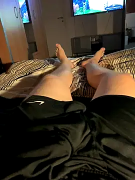 Snapshot of YoungDick004 chatting on 10/25/25, 12:45 YoungDick004 online show from 10/25/25, 12:45