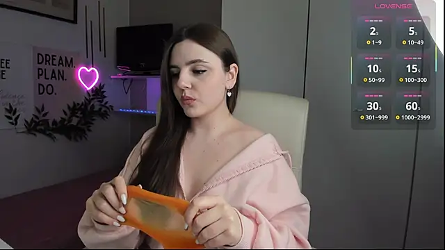 LiaWoow online show from 09/30/25, 02:44