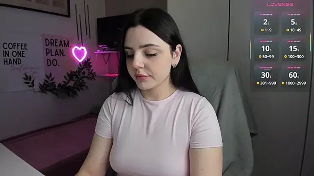 LiaWoow online show from 12/05/25, 07:28