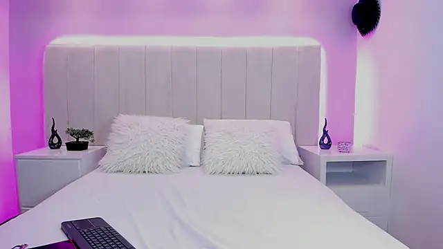 Snapshot of miah_skinny chatting on 10/01/25, 08:04 miah skinny online show from 10/01/25, 08:04