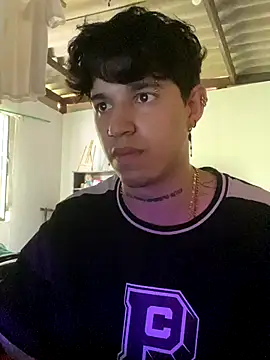 Snapshot of mavis21xxx chatting on 10/24/25, 03:30 mavis21xxx online show from 10/24/25, 03:30