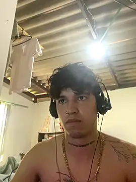 Snapshot of mavis21xxx chatting on 10/25/25, 04:46 mavis21xxx online show from 10/25/25, 04:46