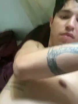 Snapshot of mavis21xxx chatting on 12/17/25, 04:35 mavis21xxx online show from 12/17/25, 04:35