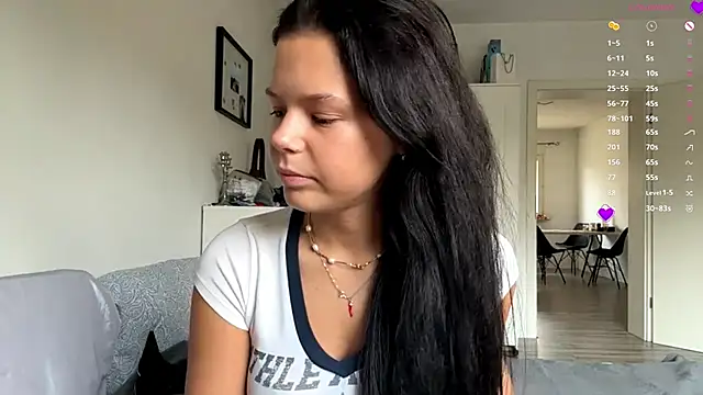 Snapshot of MaydaCornwall chatting on 11/13/25, 08:02 MaydaCornwall online show from 11/13/25, 08:02