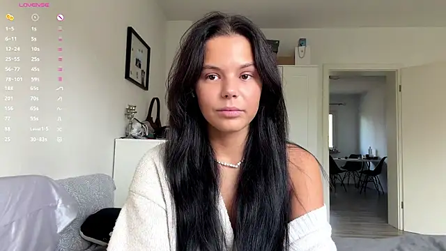 Snapshot of MaydaCornwall chatting on 11/23/25, 10:59 MaydaCornwall online show from 11/23/25, 10:59