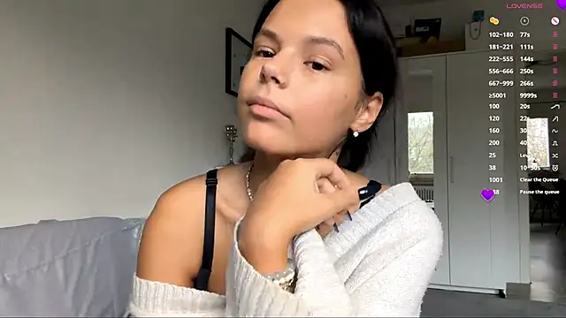 Snapshot of MaydaCornwall chatting on 12/05/25, 08:01 MaydaCornwall online show from 12/05/25, 08:01