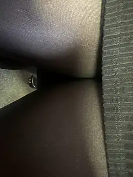 Snapshot of HiddenHoneyLDN chatting on 10/30/25, 10:16 HiddenHoneyLDN online show from 10/30/25, 10:16