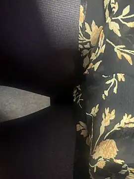 Snapshot of HiddenHoneyLDN chatting on 11/03/25, 11:00 HiddenHoneyLDN online show from 11/03/25, 11:00