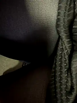 Snapshot of HiddenHoneyLDN chatting on 11/17/25, 11:16 HiddenHoneyLDN online show from 11/17/25, 11:16