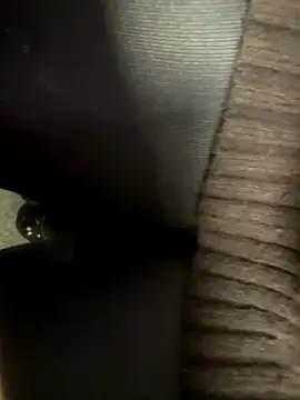 Snapshot of HiddenHoneyLDN chatting on 11/28/25, 10:18 HiddenHoneyLDN online show from 11/28/25, 10:18