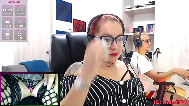 Snapshot of leidydi223 chatting on 10/19/25, 01:45 leidydi223 online show from 10/19/25, 01:45