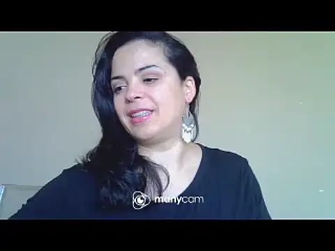 Snapshot of ITALIANASISIXX chatting on 02/20/25, 11:42 ITALIANASISIXX online show from 02/20/25, 11:42