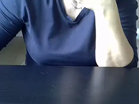 Snapshot of ITALIANASISIXX chatting on 10/22/25, 10:26 ITALIANASISIXX online show from 10/22/25, 10:26