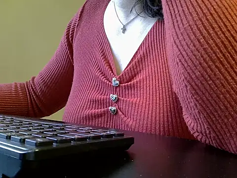 Snapshot of ITALIANASISIXX chatting on 10/30/25, 08:05 ITALIANASISIXX online show from 10/30/25, 08:05