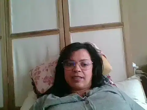 Snapshot of ITALIANASISIXX chatting on 11/17/25, 12:33 ITALIANASISIXX online show from 11/17/25, 12:33