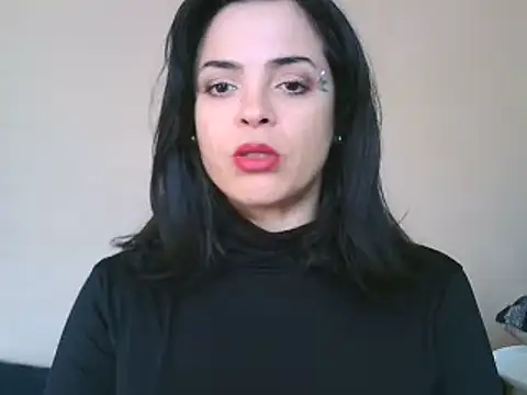 Snapshot of ITALIANASISIXX chatting on 11/18/25, 10:31 ITALIANASISIXX online show from 11/18/25, 10:31