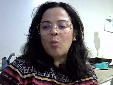 Snapshot of ITALIANASISIXX chatting on 12/17/25, 04:24 ITALIANASISIXX online show from 12/17/25, 04:24