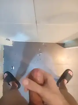 Snapshot of Edibrage chatting on 12/15/25, 01:32 Edibrage online show from 12/15/25, 01:32