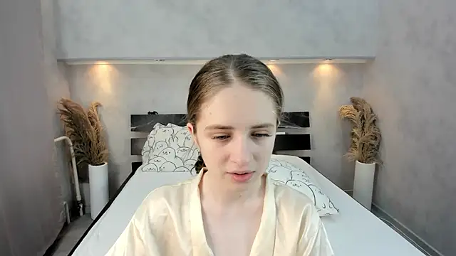 Camilla Kelly online show from 10/31/25, 01:06