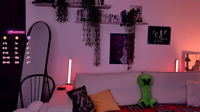 Lollyshy online show from 11/22/25, 09:19