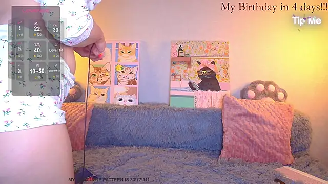 Snapshot of Elizabeth_Kitty_ chatting on 12/18/25, 01:06 Elizabeth Kitty online show from 12/18/25, 01:06