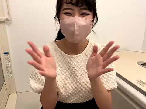 Snapshot of sora_033 chatting on 11/15/25, 04:25 sora 033 online show from 11/15/25, 04:25