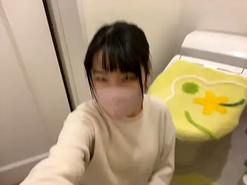 Snapshot of sora_033 chatting on 11/20/25, 03:23 sora 033 online show from 11/20/25, 03:23