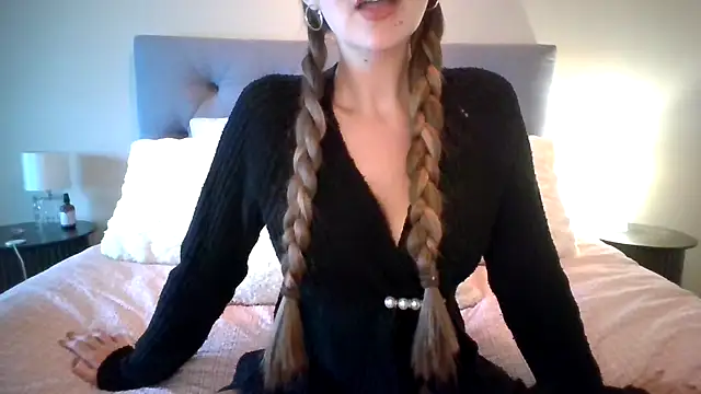 Snapshot of TaylorWest62 chatting on 10/21/25, 12:50 TaylorWest62 online show from 10/21/25, 12:50